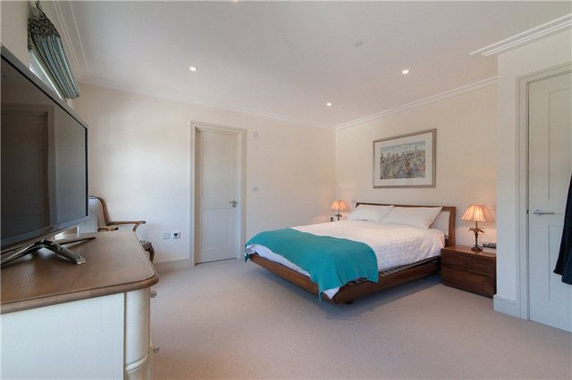  Image of 4 bedroom Mews for sale in Magdalen Road London SW18 at Magdalen Road Wandsworth Earlsfield, SW18 3NP